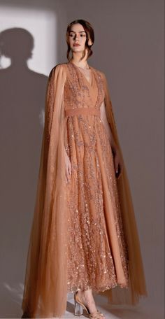 Arabic Dress Women, Arabic Gown Design, Modest Couture Gowns, Arabic Outfits For Women, Arabic Fashion Women, Arabic Gowns, Glass Decor Ideas, Gowns Dresses Elegant, Stylish Short Dresses