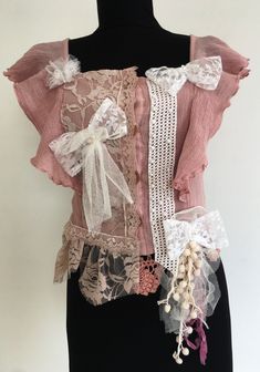 Summer Lace Patchwork Tops, Summer Lace Top With Patchwork, Sleeveless Patchwork Blouse For Summer, Pink Lace Bohemian Tops, Top Corset, Fashion Articles, Lace Bustier, Asymmetrical Tops, Refashion Clothes