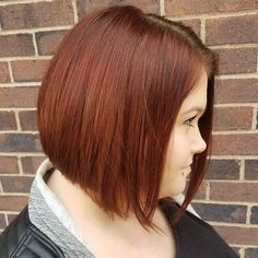 Sleek Angled Copper Bob Red Bob Hair, Hairstyles For Round Face, Bob Hairstyles For Round Face, Tan Skin Blonde Hair, Red Bob, Bold Hair Color, Wavy Bob Hairstyles