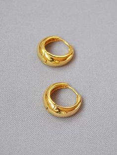 Minimalist Hoop EarringsI discovered amazing products on SHEIN.com, come check them out! Gold Bali Design For Men, Gold Baliyan Design, Mens Earrings Gold, Women Gold Necklace, Gold Pendants For Men, Jewellery Making Tools, Small Earrings Gold, 22k Gold Earrings, Pendants For Men