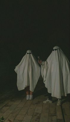 Halloween Costumes Goste, Scary Halloween Costume Aesthetic, Funny Ghost Halloween Costumes, Ghosts Costumes Aesthetic, Ghost Halloween Costume Aesthetic, Couple Ghost Costume, Scary Halloween Costume Couples, Cool Ghost Costume