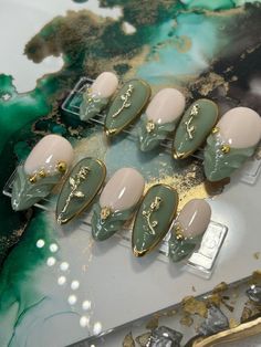 Sage Colored Nails, Medium Nail Art, Quinceanera Nails Green, Black Green And Gold Nails, Green Earthy Nails, Emerald Gold Nails, Tropical Holiday Nails, Green Elegant Nails, Green And Gold Acrylic Nails