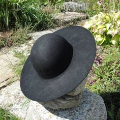 Classic Fedora With Curved Brim For Festivals, Classic Brimmed Fedora For Festivals, Classic Wide Brim Hat For Festivals, Classic Wide Brim Fedora For Festivals, Western Black Boater Hat With Curved Brim, Black Western Boater Hat With Curved Brim, Black Western Boater Hat With Wide Brim, Black Fedora With Flat Crown For Country Events, Adjustable Black Top Hat With Curved Brim