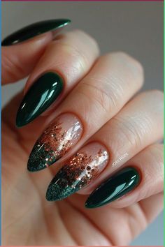 Fall Nail Designs Sparkle, Emerald Green Nails With Gems, Green And Gold Sparkle Nails, Rose Gold And Green Nails, Fall Winter Nails Design, Navy Wedding Nails Bridesmaid, Fall Nails Green And Gold, Elegant Dark Nails, Glamour Nails Designs