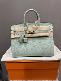 Hermès Birkin 25 Alligator Vert D’eau Gold Hardware Birkin Purse, Brand Card, Birkin Handbags, Hermes Birkin 25, Womens Designer Bags, Brown Tote, Luxury Purses, Birkin 25, Hermes Handbags