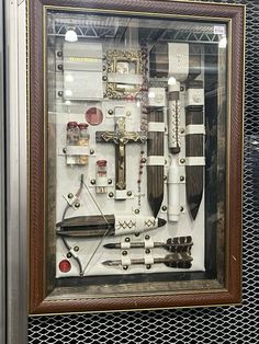 a display case filled with lots of different types of knives and other things in it