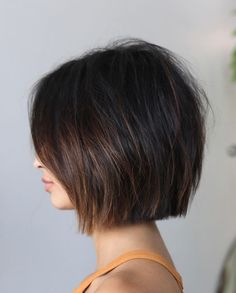 Mid Length Shag Haircut, Wolf Cut Haircut, Mid Length Shag, Modern Short Hair, Bangs Shag, Modern Short Hairstyles, Wavy Bob Haircuts, Choppy Bob Hairstyles, Wavy Haircuts