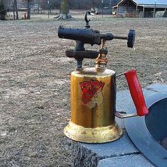 an old fashioned coffee grinder sitting on the ground