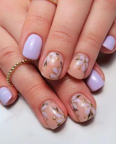 Dainty daisies and soft lavender make for the perfect summer floral nails. Cute, chic, and perfect for any summer occasion. 🌸💅@nailsbykatiedutra Shorties Nails, Spring Florals, Short Nail Designs, Floral Nails, Chic Nails, Fancy Nails, Nails Inspo