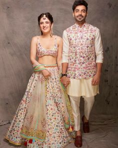 Printed matching couple dress Matching Lengha And Sherwani, Husband Wife Matching Outfits, Same Outfit Couple Clothes, Matching Couple Outfits For Wedding, Matching Indian Outfits For Couples, Indian Couple Outfits Matching, Wedding Couple Outfits Indian, Couple Matching Outfits Indian Wedding, Couple Same Dress