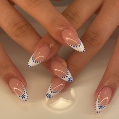 My sisters back on the short nails Lool Ib: from tiktok, tag if you know who please! #nails #gelx #nailtech #nailsnailsnails #nailsofinstagram #nailart #naildesign #nailinspo #frenchies #frenchnails #summernails #bluenails #nailporn #nailjunkie #vancouver #trend Elegant Touch Nails, French Tip Nail Designs, Hippie Nails, Simple Acrylic Nails, Almond Nails Designs, From Tiktok, Nail Tattoo, Acrylic Nails Coffin Short, Homecoming Nails