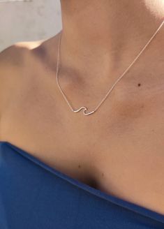 Beautiful delicate necklace in 925 sterling silver with wave.  Chain length: 45 cm / 18 inches  Pendant size: 30 mm  Material: 925 Sterling Silver 🤍 Nickel-free  🤍 Stainless  🤍 Hypoallergenic  🤍 No staining  The necklace comes beautifully packaged and with a personal message on request! With every purchase of a product, you support the work of Oceancare (www.oceancare.org)  **IMPORTANT NOTE ON SHIPPING: Please note that our standard shipping options within Europe do not include a tracking nu Wavy Sterling Silver Beach Jewelry, Sterling Silver Wavy Necklace For Gifts, Wave Pendant, Surf Jewelry, Wave Necklace, Ocean Jewelry, Silver Christmas, Jewellery Gift, Birthday Woman