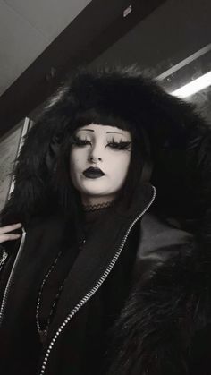 @whokillednaomii Dark Gothic Fashion, Winter Goth, Types Of Goth, Vampy Makeup, Smokey Eyeliner, Black Lipstick, Victorian Goth, Pretty Ppl