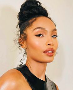 Dewy Makeup Look, Yara Shahidi, Hair Curling Tips, Natural Curls Hairstyles, Beauty Shots, Hair Life, Makeup For Black Women