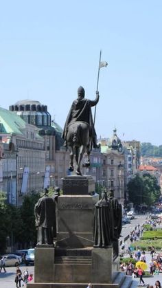 a statue in the middle of a city square