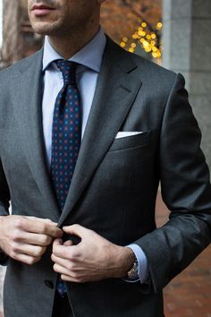 Grey Suit Combinations, Husband Fashion, Shirt And Tie Combinations, Dark Gray Suit, Charcoal Gray Suit, Charcoal Suit