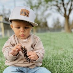 Celebrate your baby announcement or pregnancy reveal with a personalized snapback cap! Perfect for big brother and little brother moments. Customize for toddlers and babies. #BabyAnnouncement #PregnancyReveal #BigBrother #LittleBrother #PersonalizedCap Announcement Pregnancy, Pregnancy Reveal, Little Brother, Pregnancy Reveals, Snapback Cap, Big Brother, Baby Announcement, Snapback Hat, Snapback Hats