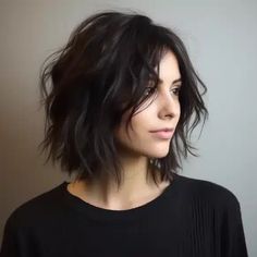 A Line Bob Wavy Hair, Short Shag With Curtain Bangs, Edgy Medium Length Hair, Shoulder Length Shag, Corte Shaggy, Bob Hairstyle Ideas, Layered Haircuts Shoulder Length, Edgy Short Haircuts, Shaggy Bob Haircut