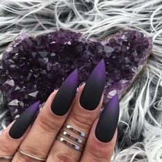 Ongles Goth, Vampy Nails, Gothic Wardrobe, Nail Art Halloween, Unghie Sfumate, Matte Nail Art, Nagellack Trends, Matte Nail