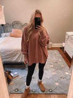 Comfy Cozy Summer Outfits, Simple Comfy Outfits Winter, Fall Simple Aesthetic, Patagonia Sherpa Vest Outfit, Lazy Autumn Outfit, Plus Size Cute Comfy Outfits, Fall Winter Outfits Comfy, Pink Nashville Outfit Winter, Road Trip Outfit Fall Comfy