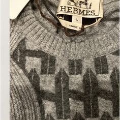 New Hermes Mens Pullover Long Sleeve Cashmere Sweater Lg Crew Neck Grey/Black Hermes Shirt, Hermes Clothes, Chanel Sweater, Mens Pullover, Mens Luxury Fashion, Men Sweatshirt, Sweaters Crewneck, Color Block Sweater, Pullover Men