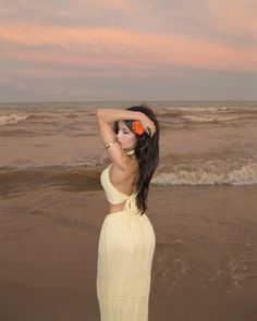 blanca_navarretee on insta 🌞 Sunset Beach Poses By Yourself, Senior Pictures Hawaii, Corset Fashion Outfits, Greece Beach, Beach Pic, Island Outfit, Summer Picture Poses