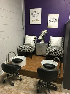 Pedi Station Ideas, Small Pedicure Station Ideas, Small Pedicure Station, Nail Technician Room, Salon Interior Design Ideas, Salon Design Ideas