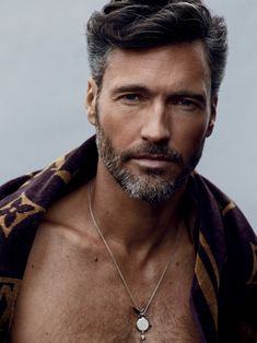 Silver Foxes Men, Handsome Older Men, Silver Foxes, Character Inspiration Male, Middle Aged Man, Book Boyfriends, Beard Styles, Grey Hair, Male Face