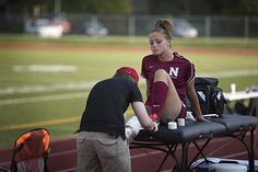 High school Athletic Trainer Sports Medicine Aesthetic, Trainer Aesthetic, Athletic Training Sports Medicine, Vision Board Project, University Plan, My Future Job, Sports Therapy, Athletic Trainer