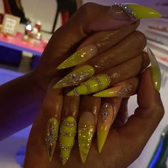 Ongles Bling Bling, Acrylic Nails Natural, Yellow Nails, Bling Nails, Pretty Acrylic Nails, My Nails, Dope Nails, Creative Nails