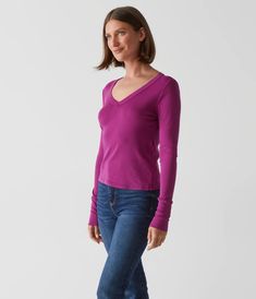 The Logan V-Neck Tee-Berry is the perfect addition to any capsule wardrobe. Crafted in a soft, lightweight fabric with a flattering v-neckline and fitted silhouette, this rich berry hue tee is an essential basic. Don't miss out! Chic V-neck T-shirt For Fall, Fitted V-neck T-shirt For Fall, Chic Fall V-neck T-shirt, Michael Stars, Fitted Silhouette, V Neck Tee, Lightweight Fabric, Capsule Wardrobe, Berry