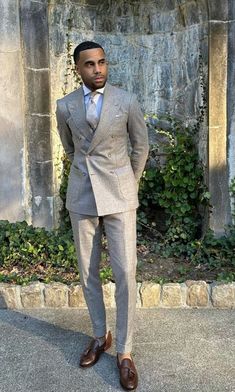 Grey Suit Ideas For Men, Best Suits For Black Men, Corporate Suits Men, Gala Suits For Men, Gray Combination Color Clothes, Grey Suit Men Combination, Gray Suit Combinations, Black Men Suits Fashion, Mens Suits Style