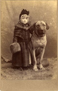 Such a friend will keep strangers away! Girl And Her Dog, Vintage Foto's, Nanny Dog, Vintage Children Photos, Photos With Dog, Portrait Vintage, Photo Vintage, Fox Terrier, Old Dogs