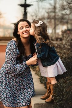 little girl stands tall on a wall to kiss her mama on the cheek Daughter Photography, How To Motivate, Do's And Don'ts, Girl Standing, Dream Lifestyle, Photo Location, Lifestyle Photography, Great Photos