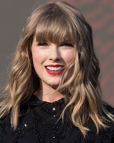 Taylor Swift Hair Color Ash, Taylor Swift Hair 2022, Taylor Swift Haircut Medium, Taylor Swift Blonde, Taylor Swift Hair Color, Taylor Swift Haircut, Taylor Swift Hairstyles, Taylor Swift Bangs, Ashy Hair