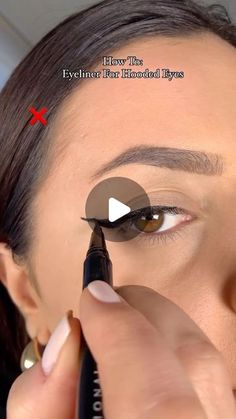 Contour For Round Face, Step By Step Eyeliner, Epic Ink Liner, Eyeliner For Hooded Eyes, Liner Makeup, New Year's Makeup, Simple Eyeliner, Perfect Eyeliner, Eye Liner Tricks