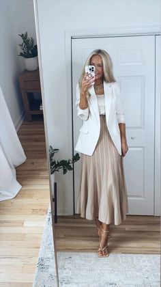 Womens Office Dresses, Feminine Clothing Classy, Business Dress Attire, Church Outfit Women Classy, Womens Modest Fashion, Modest Work Clothes, Womens Spring Work Outfits, Modest Business Casual Outfits For Women, Classy Outfits With Skirts