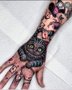 Alice In Wonderland Hand Tattoo, Girly Hand Tattoos, Hand Tattoo Ideas, Tattoo Tights, Men's Small Tattoo, Christmas Tattoo, Epic Tattoo, Mommy Tattoos, Wonderland Tattoo