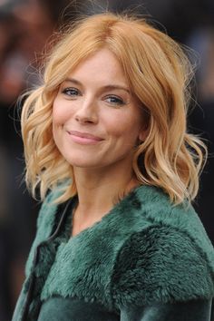 Strawberry Blonde Bob, Strawberry Blonde Hair Color, Ginger Hair Color, Strawberry Blonde Hair, Ombré Hair, Blonde Hair Looks, Sienna Miller, Hair Shades, Brown Blonde Hair