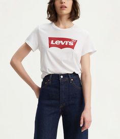 Levi's® Short Sleeve Batwing Graphic Logo Tee #Dillards Overalls Levis, Levis T Shirt, Levis Shirt, Outfit Jeans, Pink Lady, Graphic Logo, Levis Women, Levi Shorts, Logo Tees