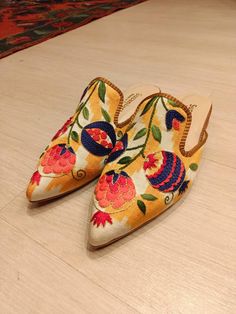 Embroidery slippers | women slipper |women Shoes| upholstery fabric Fabric Covered Shoes, Embroidery Slippers, Print Motifs, Interesting Outfits, Creative Shoes, Shoes Unique, Funky Shoes, Shoe Gallery, Walk In My Shoes