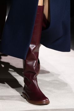 Basic Style Outfits, Burgundy Boots, Milano Fashion Week, Aesthetic Shoes, 2020 Fashion, Dream Shoes, Winter Shoes, Boots Outfit