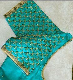 Aari Sleeve Designs For Blouse, 1000 Rs Aari Work Design, Aari Designs For Blouse, Green Blouse Aari Work Designs, Aari Work Blouse Wedding Simple, Simple Wedding Blouse Designs, Aari Blouse Design, Work Blouse Hand Designs