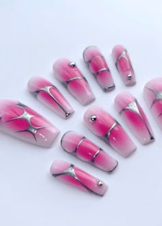 Sizing Press On Nails, Cool Nails Y2k, Pink Nails Nail Art, Pink Black And Red Nails, Celeb Nails Trends, Air Brush Nails Designs, Y2k Press On Nails, Press On Sets, 2 Colors Nails