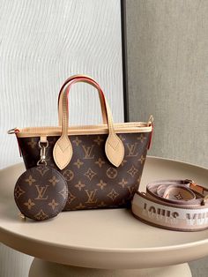 Lv Art, Korean Bags, Black Hand Bag, Lazy Bag, Shoulder Bag Designer, Survival Bag, Clear Tote Bags, Handbag Essentials