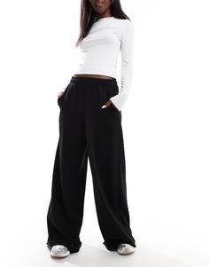 Joggers by Stradivarius For 'no plans' plans Plain design Elasticated waistband Side pockets Wide leg Black Joggers Outfit, Piano Design, 18th Bday, Maxi Dresses Fall, Joggers Outfit, Wide Leg Sweatpants, Ultra Wide, Jean Flare, Black Sweatpants