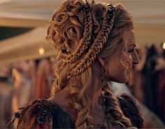 Spartacus Aesthetic, Ancient Greek Women Hairstyles, Ancient Roman Hairstyles, Ancient Roman Hairstyles Woman, Greek Hairstyles, Cersei Lannister Hairstyles, Ancient Greek Hair, Helaena Targaryen Hairstyle, Targaryen Hair