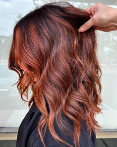 Shadow Root Red Brown, Shadow Roots Red Hair, Brown Root Red Hair, Red Hair With Brown Roots, Red Hair With Shadow Root, Shadow Roots Hair Brunette, Copper Hair With Shadow Root, Copper Hair With Dark Roots, Copper Red Balayage