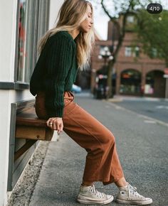 Gen Z Fall Fashion 2023, Outdoorsy Office Style, Pnw Street Style, Business Casual Granola, Classy Granola Style, Granola Girl Business Casual, Granola Girl Office Outfits, Granola Girl Work Outfit, Gen Z Fall Outfits