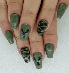 Camo Nail Designs Camouflage, Country Gel Nails, Camo Nail Ideas, Camoflauge Nail Designs, Hunting Nail Art, Wildlife Nails, Deer Nails Hunting, Hunting Nail Ideas, Deer Nails Designs